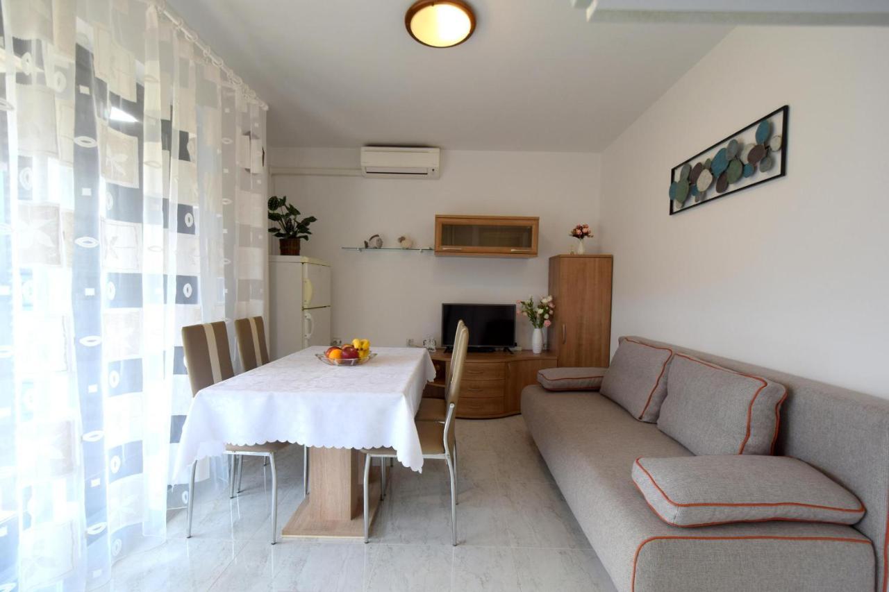 Apartment Biserka Malinska Luaran gambar