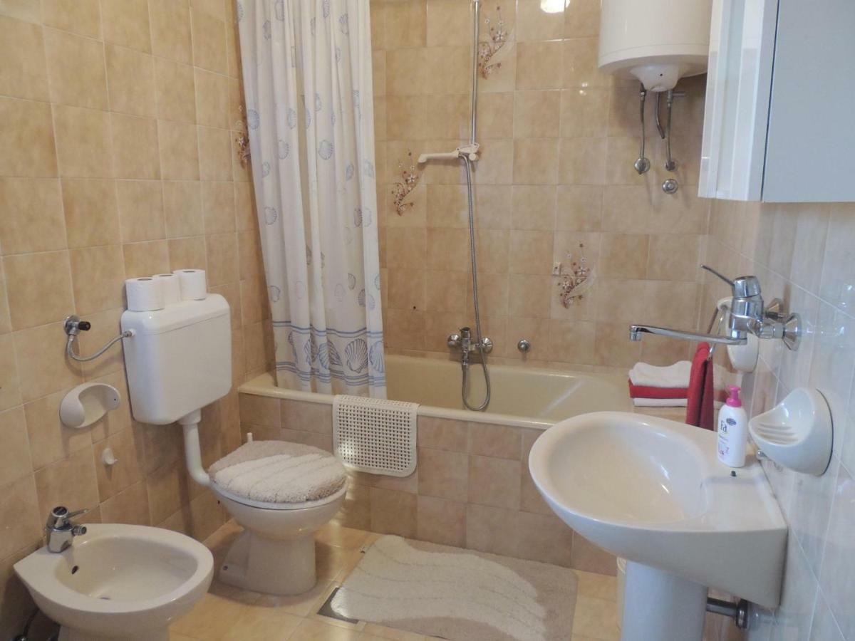 Apartment Biserka Malinska Luaran gambar